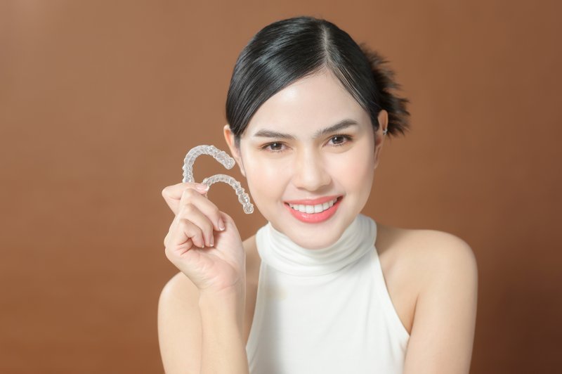 Lady shows off her clear aligners